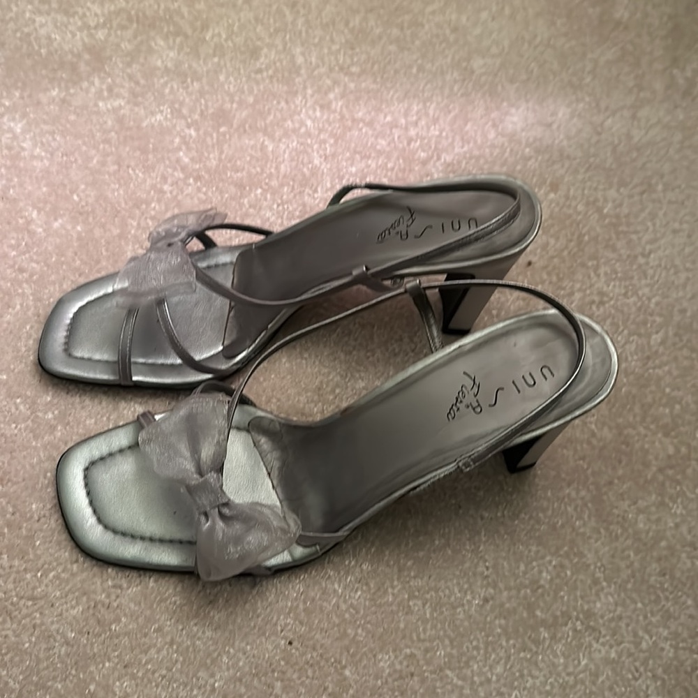 Heels - Picture 2 of 3
